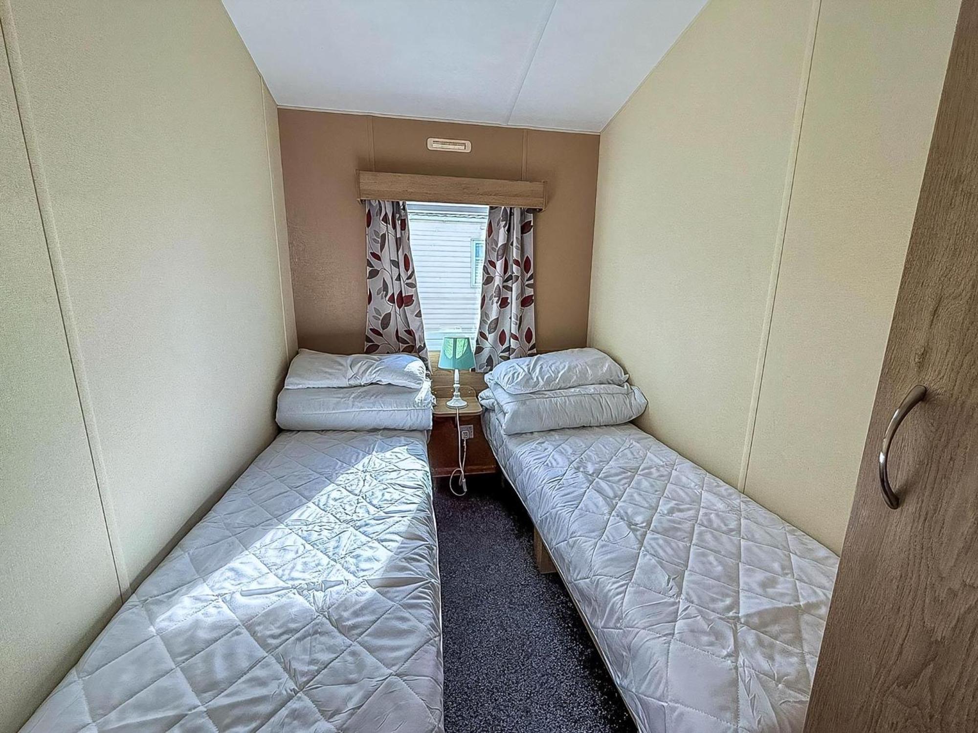 Lovely 6 Berth Caravan At Sunnydale Holiday Park Ref 35375S Louth  Exterior foto