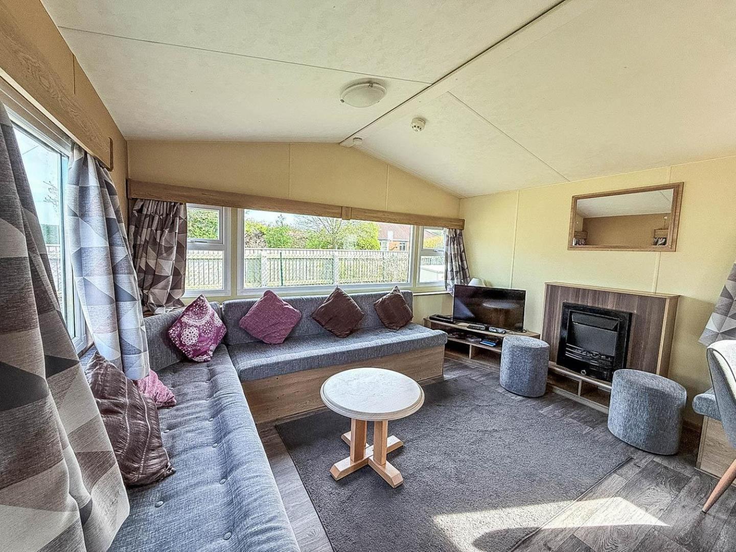 Lovely 6 Berth Caravan At Sunnydale Holiday Park Ref 35375S Louth  Exterior foto